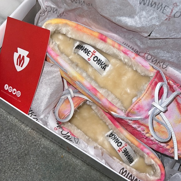 MINNETONKA TYE-DYE MOCCASINS - Picture 1 of 3